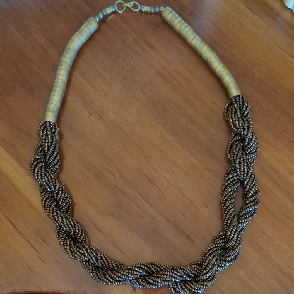Elegant Braided Necklace in Gold and Black